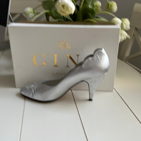 Vintage Gina London Pumps Silver with patterned toe caps, US 9 - Picture 5 of 8